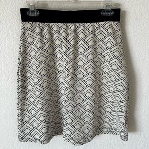 Gilli Black and Cream Chevron Y2K Pencil Mini, Midi Skirt